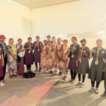 ठाण्याच्या बेडेकर शाळेतील 16 विद्यार्थी लखनौमध्ये अडकले; ट्रेन चुकली, बस कंपनीने फसवले, धर्मशाळेत आश्रय