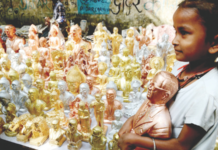 चैत्यभूमीवर जनसागर लोटला, ज्ञानाच्या अथांग महासागरास कोटी कोटी प्रणाम