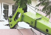 crane crash prabhadevi building