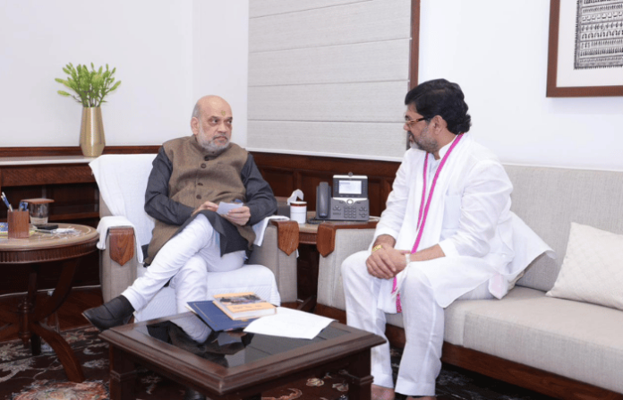dhananjay munde meets amit shah for parli vaidyanath development