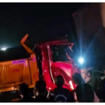 चिपळूण-सावर्डे कोंडमळा वळणावर दोन डम्परची भीषण टक्कर; एकाचा जागीच मृत्यू, महामार्गावरील वाहतूक काही काळ ठप्प