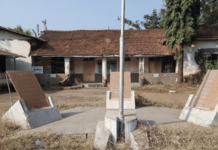 गवताचे साम्राज्य, नावेही पुसली; माणगावमधील स्वातंत्र्यसैनिकांचे स्मारक धूळखात पडून