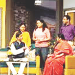 पडद्याआडून: ‘द दमयंती दामले’ घरगुती राजकारणाची धमाल दंगल marathi-drama-da-damyanti-damale