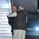 व्लादिमीर पुतीन यांना रेड कार्पेट, मोदींनी घेतली गळाभेट