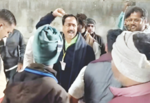 ईव्हीएमच्या सुरक्षेवरून राजकारण तापले; परळीत स्ट्राँग रूमबाहेर राडा, जमावाला पांगविण्यासाठी पोलिसांचा लाठीमार