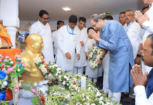 Photo – महामानवाला उद्धव ठाकरे यांचे अभिवादन