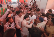 तू आता गप्प बस; कार्यकर्त्याला धमकावत भाजप आमदाराने गाडीत कोंबले, पळवून नेले