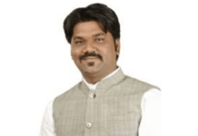 पोलीस संरक्षण असतानाही विकास गोगावले फरार कसे? शिरगावचे सरपंच सोमनाथ ओझर्डे यांचा सवाल