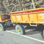 सोलापूर जिह्यात ऊसदर आंदोलन पेटले, ट्रक्टरचे टायर फोडून ऊस वाहतूक रोखली