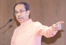 दोन गुजराती मुंबई गिळायला निघालेत… आता तुझं माझं करत बसू नका! निष्ठा विकू नका!! उद्धव ठाकरे यांची शिवसैनिकांना भावनिक साद