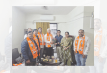 महाराष्ट्र राज्य शिक्षक सेना प्रचारात सक्रिय, शिवसेना शाखांसह घरोघरी भेट देऊन मतदारांशी संवाद