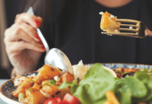 सतत भूक लागतेय का, मग या सवयीवर कशी मात करायला हवी, जाणून घ्या