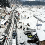 Manali Nightmare Tourists Stranded for 24 Hours in Cars Due to Heavy Snow