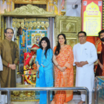 Photo – मुंबई आणि मराठी माणसाच्या भल्यासाठी ठाकरे कुटुंबाचं आई मुंबादेवीला साकडं