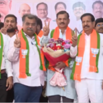 आधी अभद्र युती, आता थेट प्रवेश; अंबरनाथमधील काँग्रेसचे १२ नगरसेवक भाजपमध्ये सामील