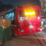 घाटकोपरमध्ये बेस्टची बस खड्ड्यात अडकली