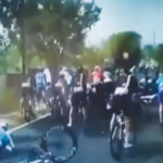 थराराच्या पहिल्याच टप्प्यात मोठा धक्का! ‘पुणे ग्रँड टूर’मध्ये 70 सायकलपटू एकमेकांवर आदळले