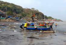 Dapoli News – बुरोंडी बंदरात जेटी अभावी मासेमार बांधवांचे होतायेत हाल