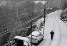 काश्मीरपासून हिमाचलपर्यंत बर्फचबर्फ तर दिल्ली, उत्तरप्रदेशात पावसाचा जोर