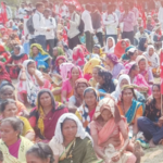 पालघर-बोईसर रस्त्यावर हजारो आदिवासींचा ठिय्या, मागण्या मान्य न झाल्यास रेल रोकोचा इशारा