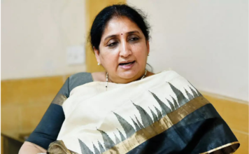सुनेत्रा पवार यांचे दोन ओएसडी रडारवर; व्हॉट्सअॅप चॅट्स, डिजिटल पुराव्यांची पडताळणी सुरू, मुंढवा जमीन गैरव्यवहार
