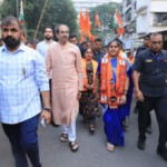 उद्धव ठाकरे यांनी उत्तर मुंबईतील शिवसेनेच्या शाखांना दिल्या भेटी