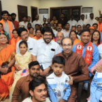 Photo – नवी मुंबईतील विजयी शिलेदारांचे उद्धव ठाकरे यांनी केले अभिनंदन