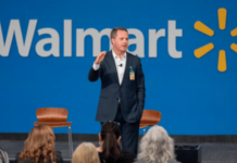 वॉलमार्ट सीईओंचे मानधन ऐकून थक्क व्हाल! दर ३० मिनिटाला कमावतात १.४ लाख रुपये walmart ceo doug mcmillon salary earnings per 30 minutes
