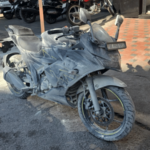 कोल्हापुरात थरारक घटना, धावत्या बाईकने घेतला पेट; व्यावसायिकाने प्रसंगावधान दाखवल्याने मोठा अनर्थ टळला