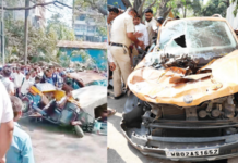 मुलुंडमध्ये मेट्रोचा खांब चालती कार आणि रिक्षावर कोसळला; 1 ठार