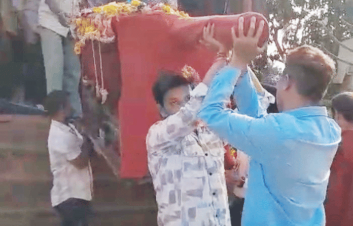 Ratnagiri's Jakadevi Palkhi Heads to Mumbai After 10 Years Ratnagiri's Jakadevi Palkhi Heads to Mumbai After 10 Years