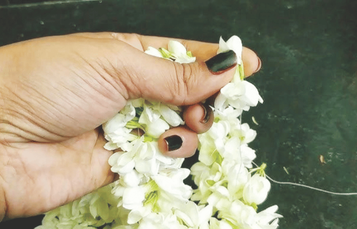 Social Media Viral Hack: Keep Your Flower Garland (Gajra) Fresh for 8 Days