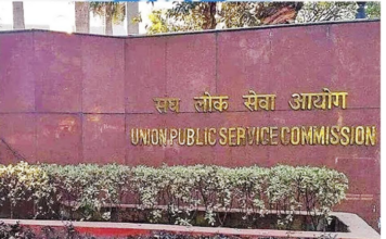 खड्डय़ांमुळे पोहोचण्यास विलंब, यूपीएससीचे साठ विद्यार्थी परीक्षेपासून वंचित
