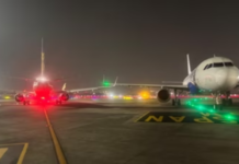 मुंबई विमानतळावर एअर इंडिया आणि इंडिगो विमानाचे पंख एकमेकांना घासले, मोठा अपघात टळला