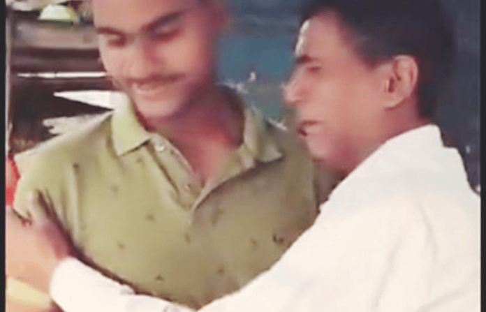 emotional viral video cycle mechanic father breaks down as son hands over cisf joining letter