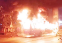 कांदिवलीत धावत्या बेस्ट बसने पेट घेतला; प्रवासी बचावले