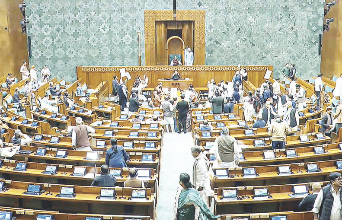पावसाळी अधिवेशन गोंधळात, मोदी-शहा यांची प्रतिष्ठा धुळीस