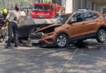 Photo – मुंबईत मुलुंडमध्ये मेट्रोच्या पुलाचा काही भाग कोसळून मोठी दुर्घटना