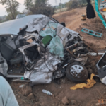 Accident news – नगर-दौंड महामार्गावर भीषण अपघात; एकाच कुटुंबातील तिघांसह चालकाचा मृत्यू, एक गंभीर जखमी