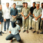 पनवेलमध्ये रिक्षात बसलेल्या महिलेवर चालकाचा चाकूहल्ला; गाडीबाहेर फेकून दागिने लुटले; कर्ज फेडण्यासाठी लूट केल्याची कबुली