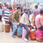 गॅस सिलिंडरचा तुटवडा; रहिवाशांनी शीव-पनवेल महामार्ग रोखला