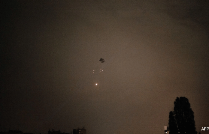 Iran strikes us and australian military bases in dubai amid gulf conflict escalation