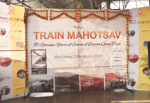 महोत्सव ‘डेक्कन क्वीन’चा… प्रवासी मराठी, फलक हिंदी-इंग्रजीत! मध्य रेल्वेच्या मराठीद्वेषाचा कहर! ‘हिंदी’ला घेतले डोक्यावर, मातृभाषेला डावलले