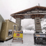 Himachal Pradesh – मनालीमध्ये जोरदार बर्फवृष्टी, अटल बोगद्यात 1000हून अधिक वाहने अडकली