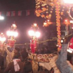 ओव्हरटेक करताना भरधाव कार लग्नाच्या वरातीत घुसली, अनेक वऱ्हाडी जखमी