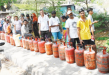 गॅस, ऑईलचा काळाबाजार करणारे पोलिसांच्या रडारवर, टंचाईच्या नावाने लुटमार नको म्हणून खबरदारी