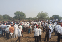 ‘माझा पप्पा व भैया तुमचाकडे आला का हो’; लेकीची अंत्यविधिवेळी आलेल्यांना भावनिक साद! बाप, लेकाचा अंत्यविधी एकाच सरणावर! emotional farewell to father and son in jalot: killed in tragic car accident