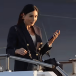 लॉरा लूमर यांचा हिंदुस्थानात पाय ठेवताच माफीनामा