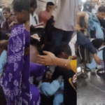 लोकलच्या दिव्यांग डब्यातच पोलिओग्रस्त प्रवाशाला मारहाण, व्हिडीओ व्हायरल