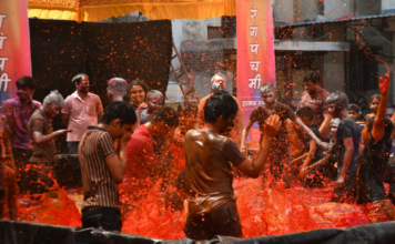 Photo – रंगांत रंगलं बालपण; पुण्यात चिमुरड्यांनी केली रंगांची मनसोक्त उधळण